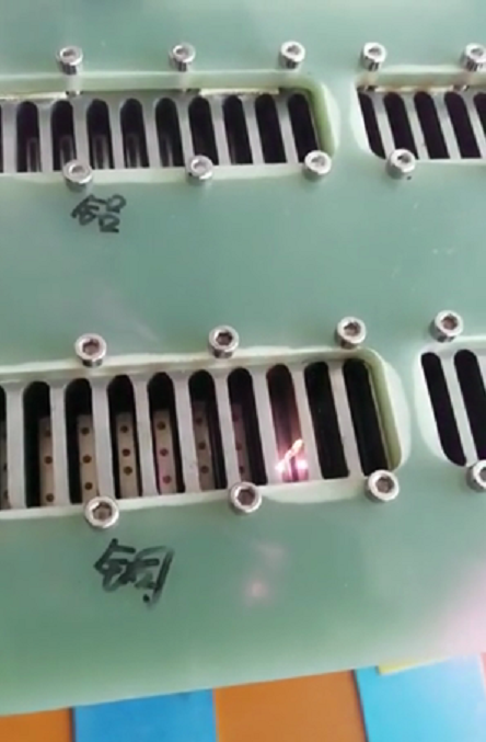 工作台光纤连续激光焊动力电池